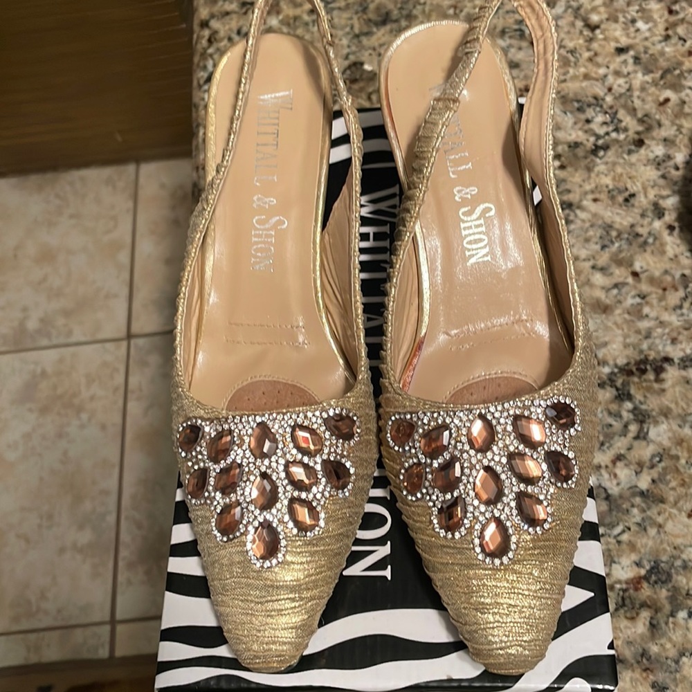 Elegant heels with rhinestones